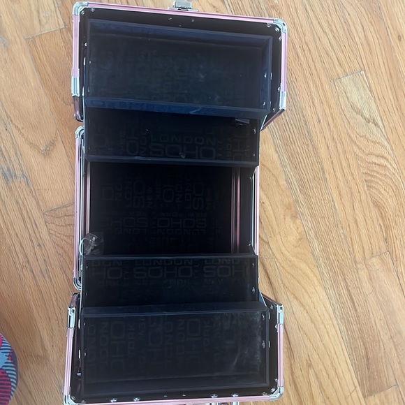 Pink storage box. - Picture 7 of 8